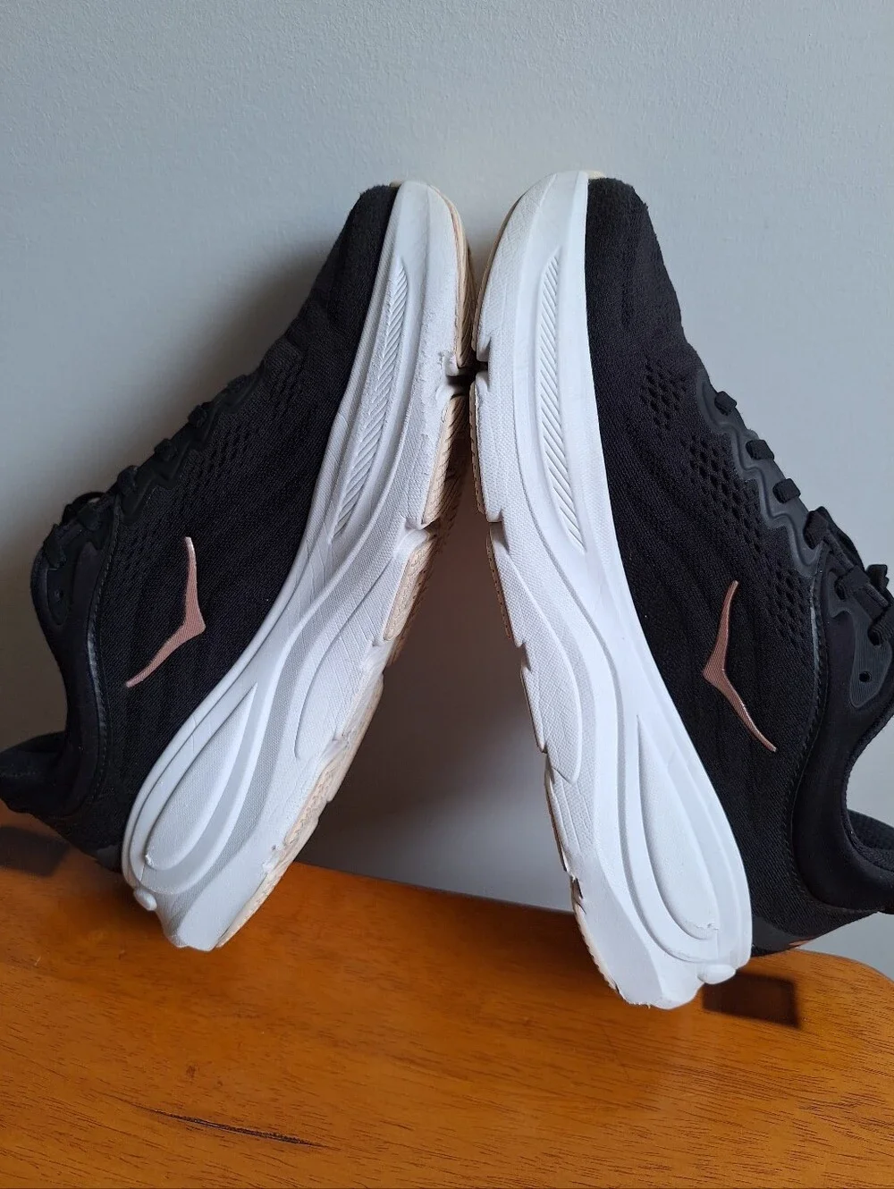 Hoka  Bondi 9 Women's  Black/Rose Size  9B
